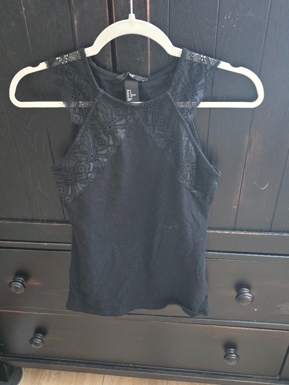 H&M black tank top features a delicate lace high neckline Small